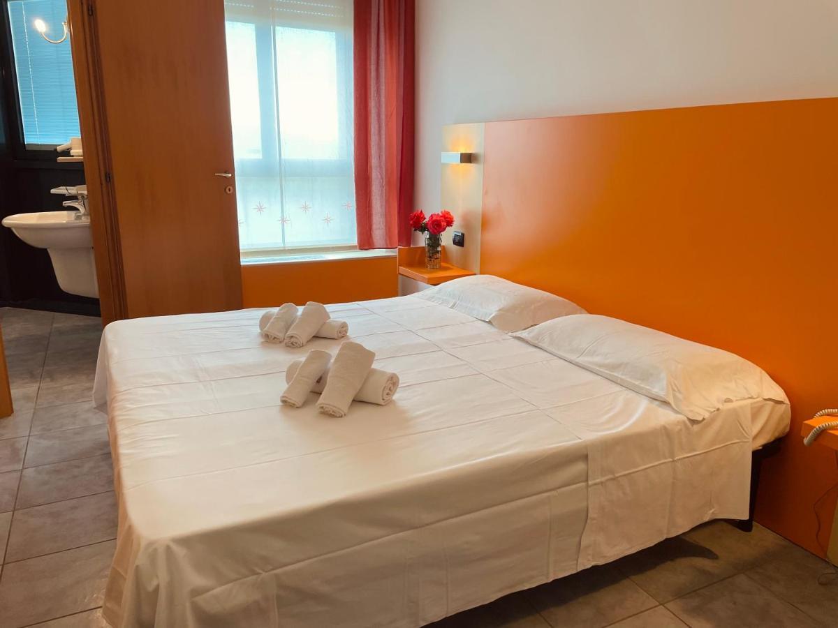 Hotel Grecale - เวนตูรีนา แตร์เม ภายนอก รูปภาพ