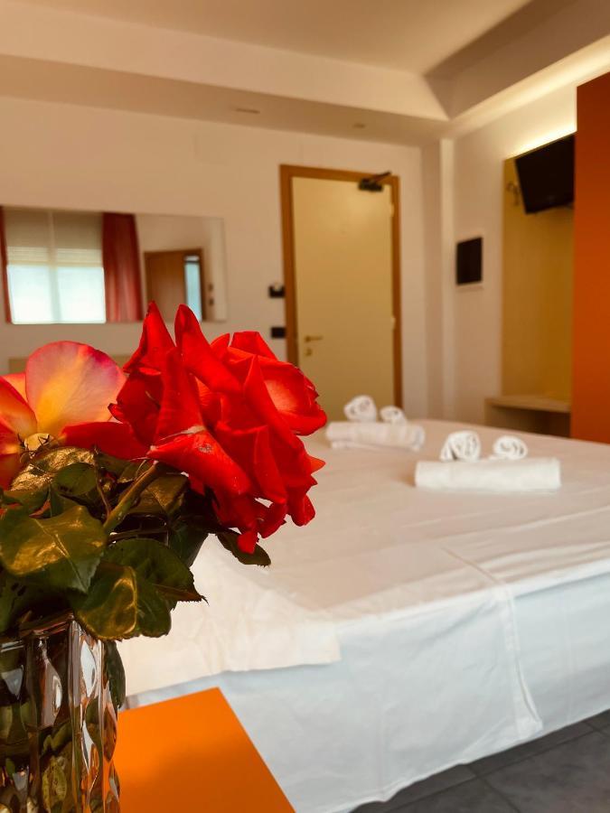 Hotel Grecale - เวนตูรีนา แตร์เม ภายนอก รูปภาพ