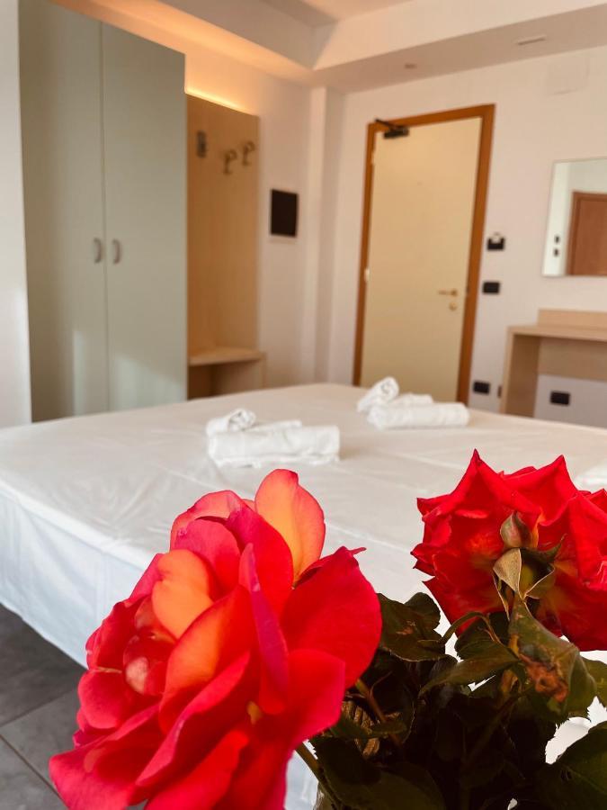 Hotel Grecale - เวนตูรีนา แตร์เม ภายนอก รูปภาพ