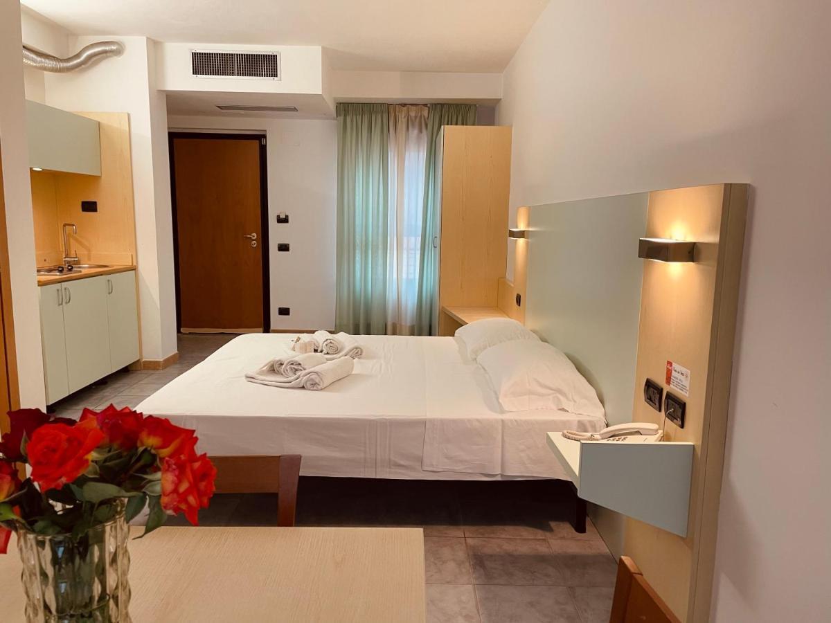 Hotel Grecale - เวนตูรีนา แตร์เม ภายนอก รูปภาพ