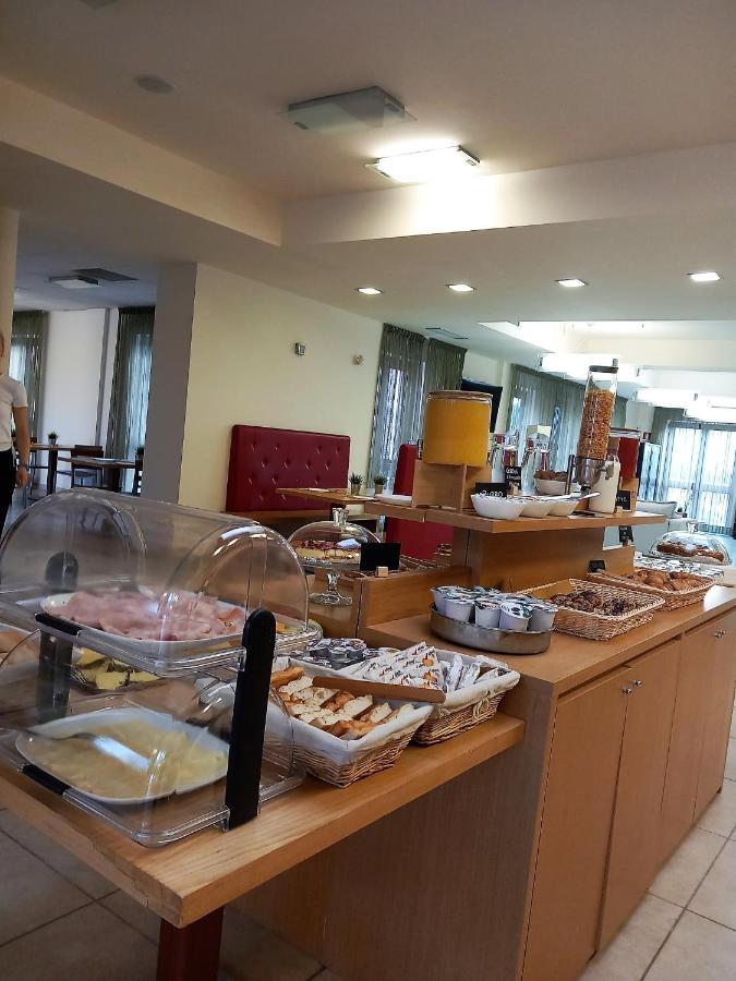 Hotel Grecale - เวนตูรีนา แตร์เม ภายนอก รูปภาพ