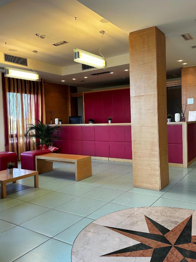Hotel Grecale - เวนตูรีนา แตร์เม ภายนอก รูปภาพ