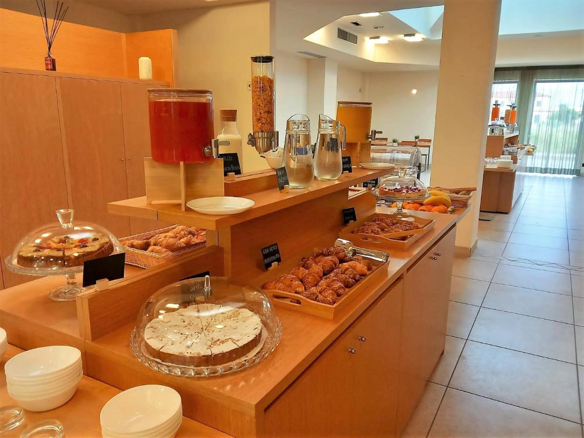 Hotel Grecale - เวนตูรีนา แตร์เม ภายนอก รูปภาพ