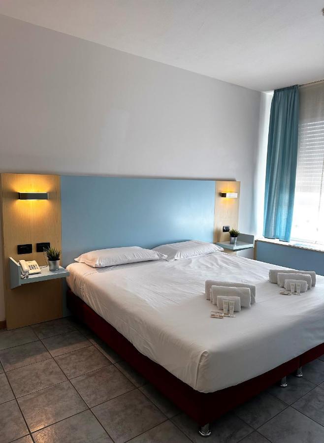 Hotel Grecale - เวนตูรีนา แตร์เม ภายนอก รูปภาพ