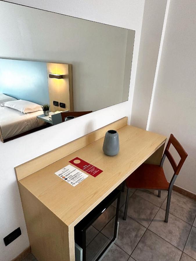 Hotel Grecale - เวนตูรีนา แตร์เม ภายนอก รูปภาพ