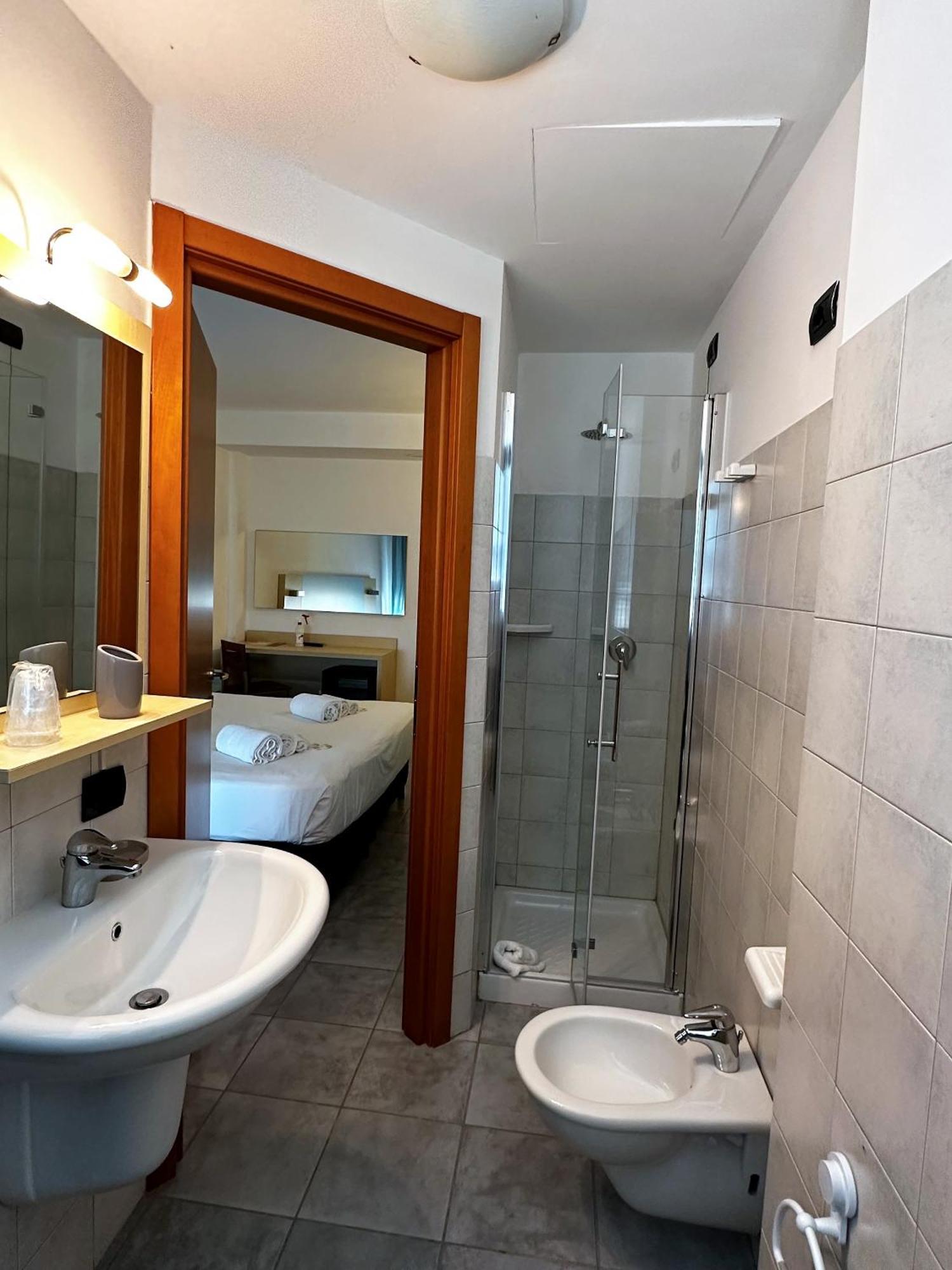 Hotel Grecale - เวนตูรีนา แตร์เม ภายนอก รูปภาพ