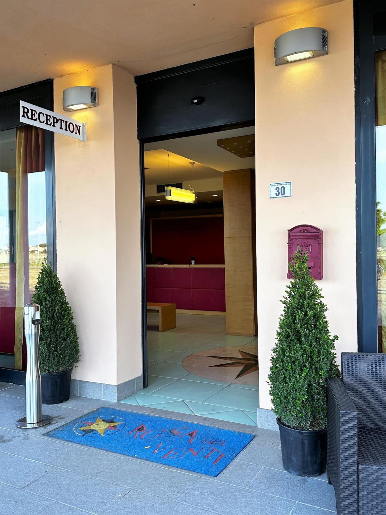 Hotel Grecale - เวนตูรีนา แตร์เม ภายนอก รูปภาพ